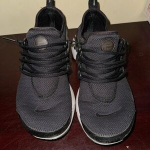 Nike PRESTO black and white sneakers women’s size 8